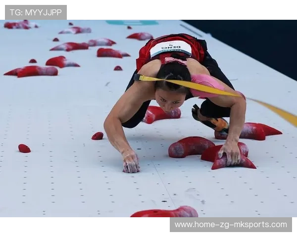 攀岩女子选手飞跃两米空距全场尖叫 攀岩女子选手飞跃两米空距全场尖叫