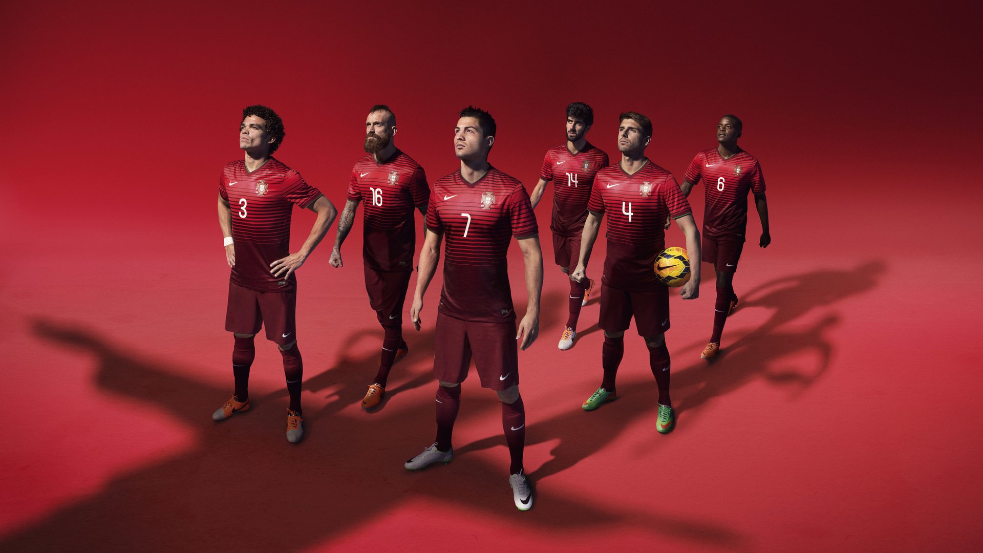 国际足球协会推动足球全民普及，青少年参与度飙升，各国青少年足球注册人口